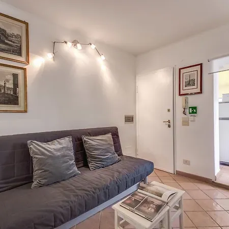 Frangipane Apartment
